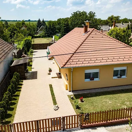 Villa Bakos *